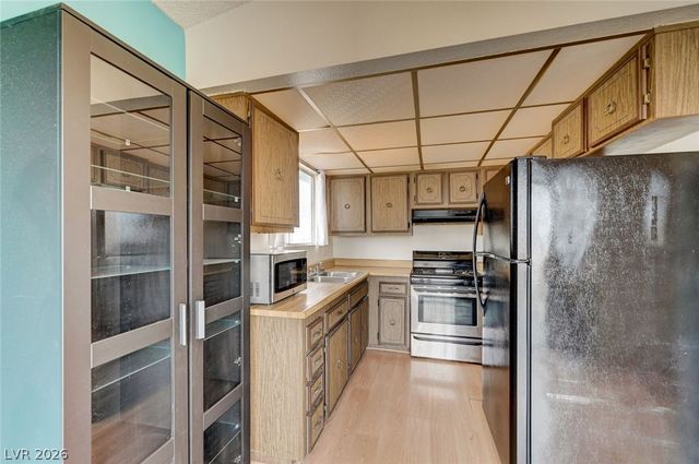 6304 Espinosa Avenue, Las Vegas, NV 89108