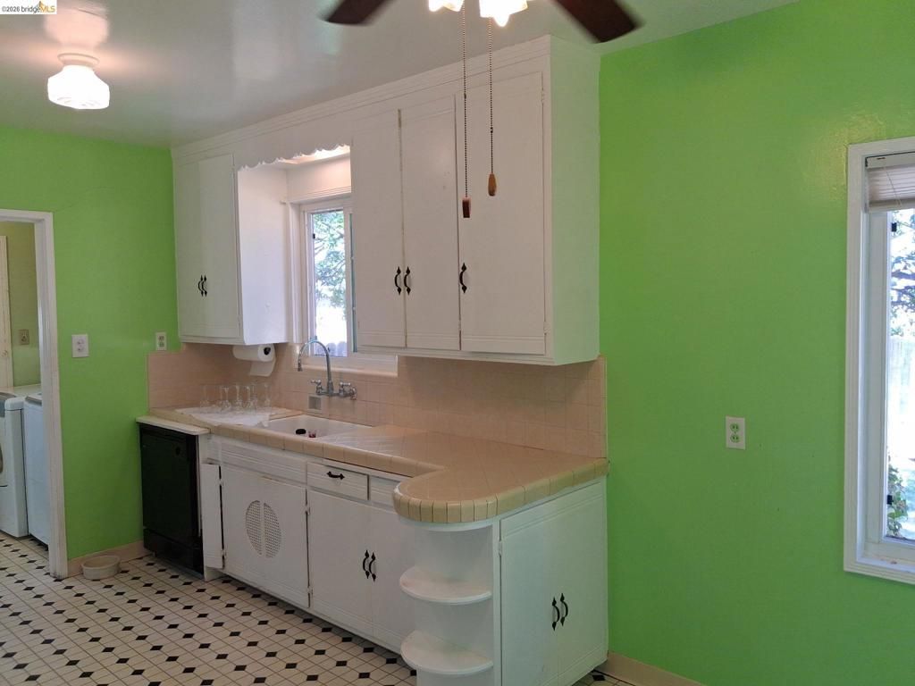Image 12 of property listing at 125 Oak Place, Pittsburg, CA 94565