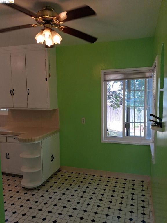 Image 15 of property listing at 125 Oak Place, Pittsburg, CA 94565