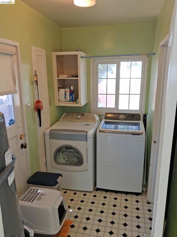 Image 16 of property listing at 125 Oak Place, Pittsburg, CA 94565