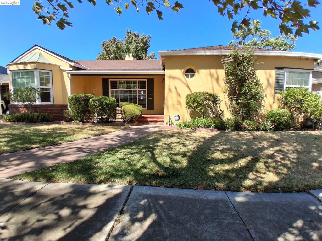 Image 2 of property listing at 125 Oak Place, Pittsburg, CA 94565