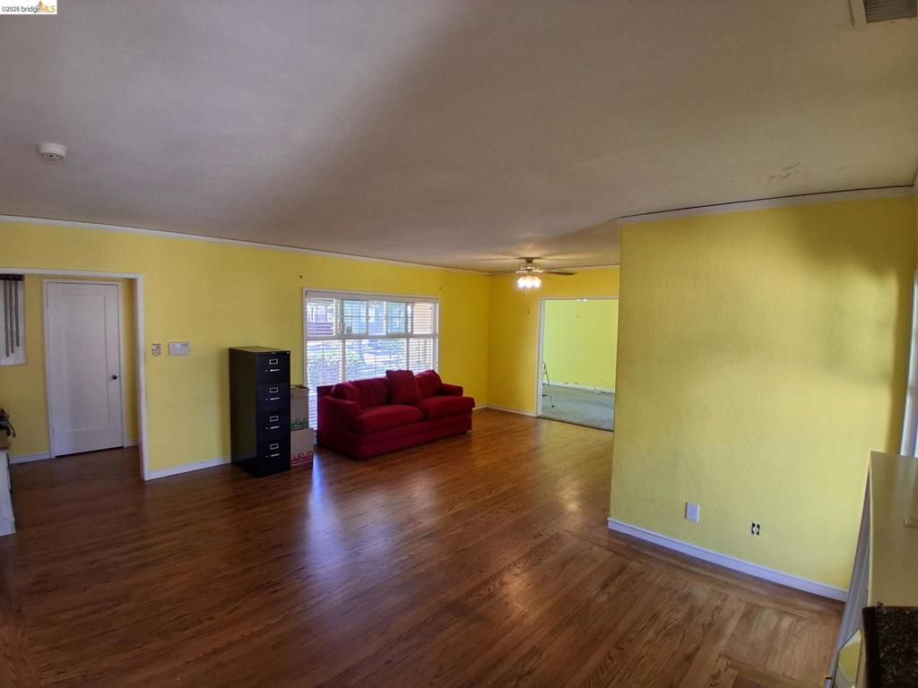 Image 6 of property listing at 125 Oak Place, Pittsburg, CA 94565