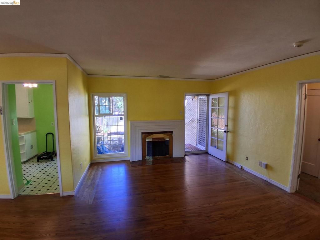 Image 7 of property listing at 125 Oak Place, Pittsburg, CA 94565