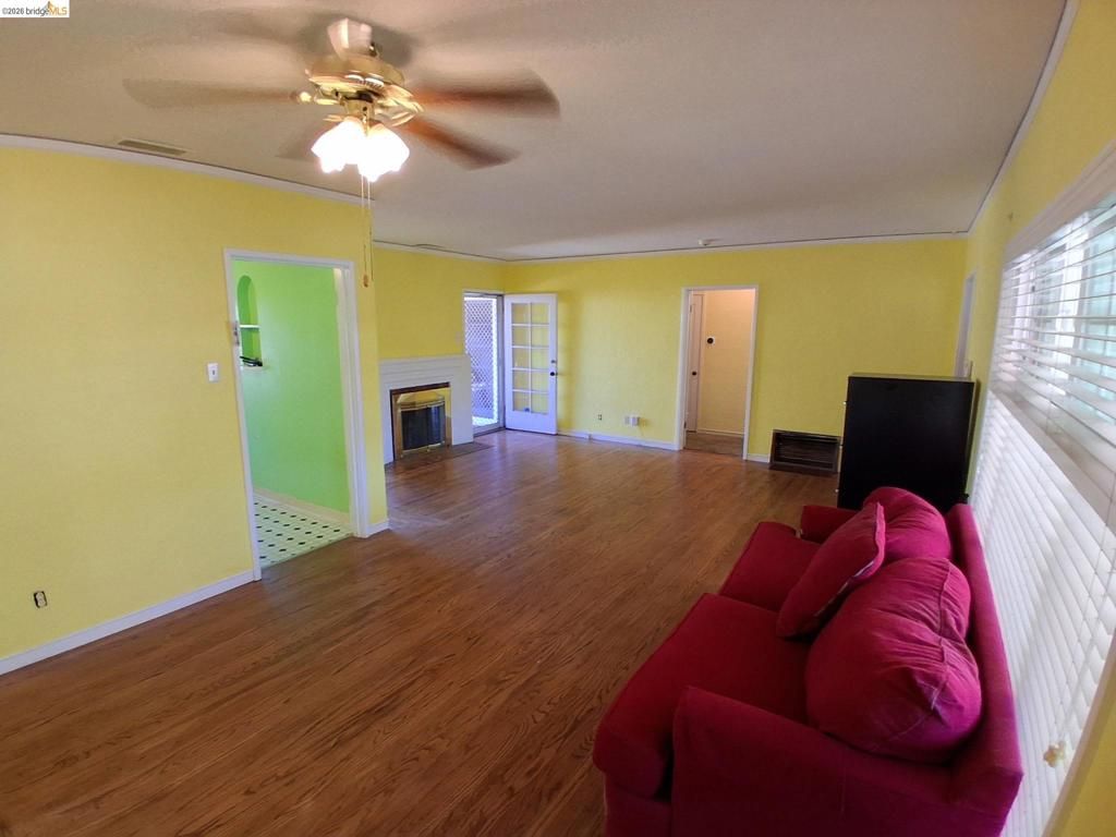 Image 8 of property listing at 125 Oak Place, Pittsburg, CA 94565