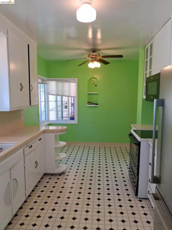 Image 9 of property listing at 125 Oak Place, Pittsburg, CA 94565