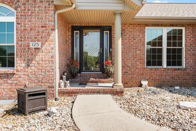 125 Oak Hill Drive, Maryville, IL 62062