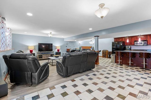 125 Oak Hill Drive, Maryville, IL 62062