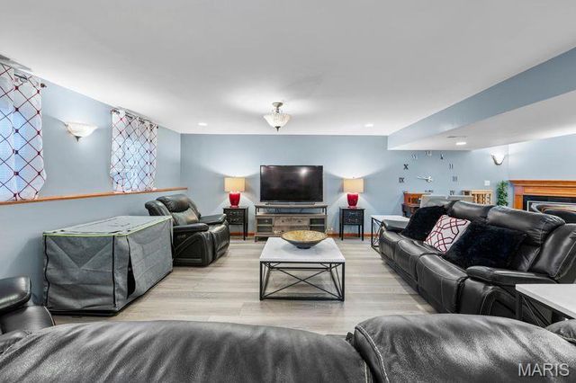 125 Oak Hill Drive, Maryville, IL 62062