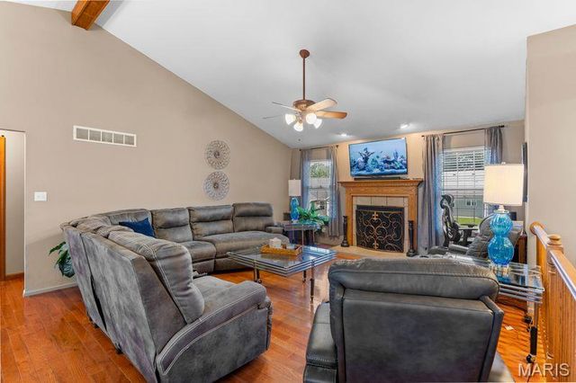 125 Oak Hill Drive, Maryville, IL 62062