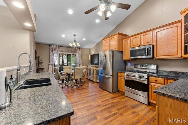 125 Oak Hill Drive, Maryville, IL 62062
