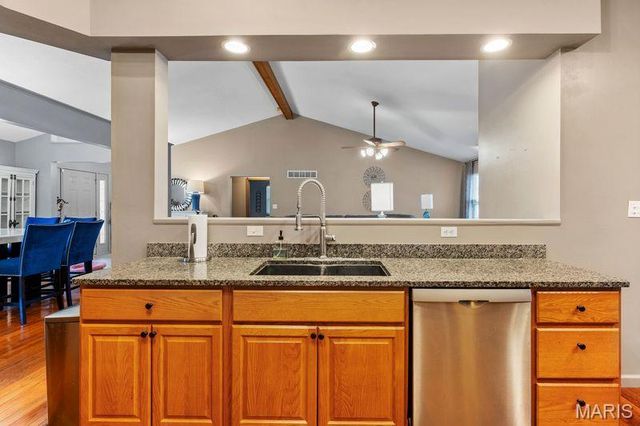 125 Oak Hill Drive, Maryville, IL 62062