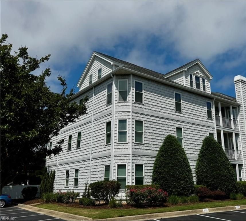 2301 Beach Haven Dr Apt 301, Virginia Beach, VA 23451