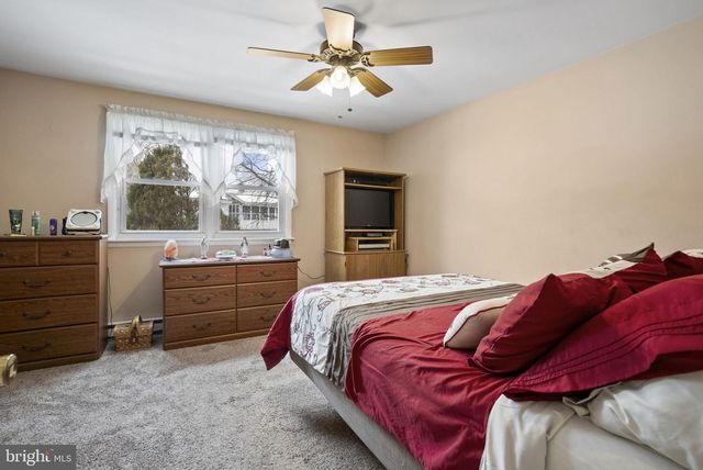 677 S 6TH AVE, Royersford, PA 19468