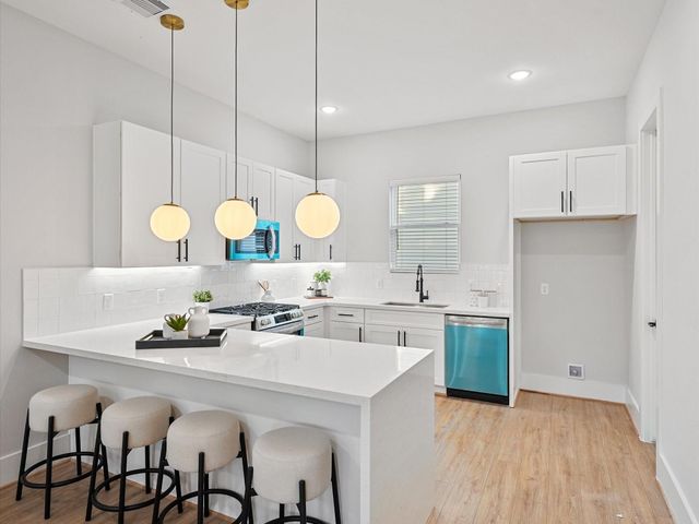 4812 Cochran Street, Houston, TX 77009