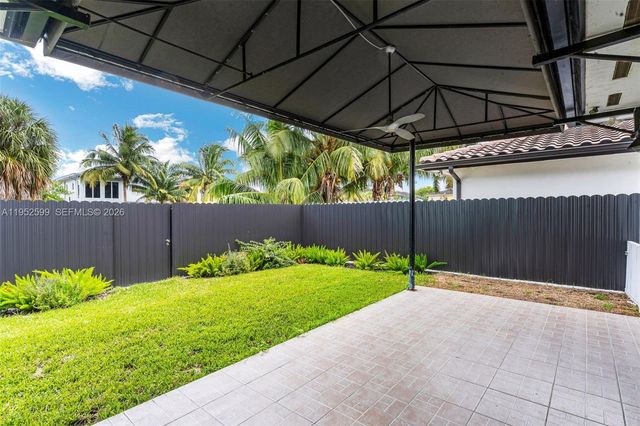 15619 SW 14th St, Miami, FL 33194