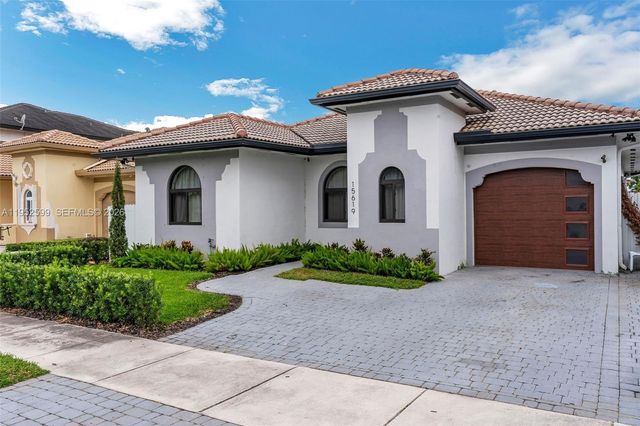 15619 SW 14th St, Miami, FL 33194