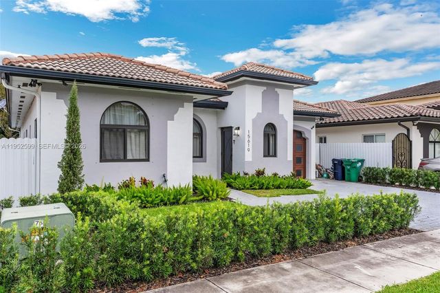 15619 SW 14th St, Miami, FL 33194