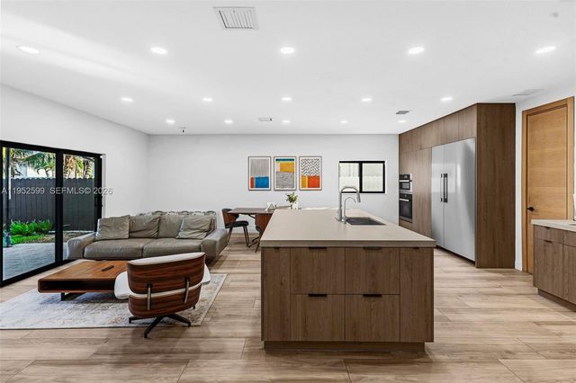 15619 SW 14th St, Miami, FL 33194