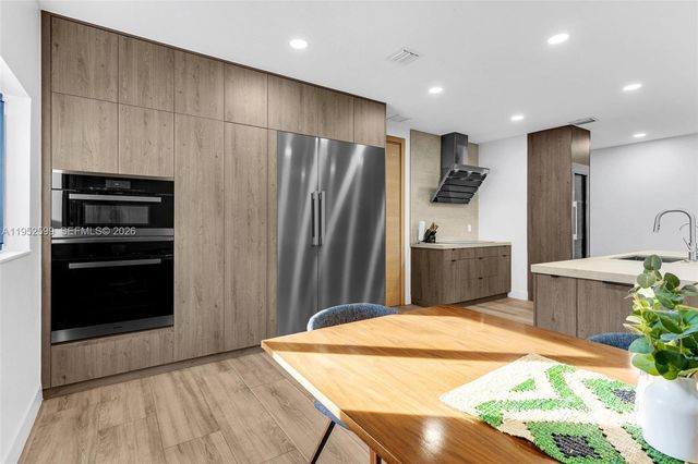 15619 SW 14th St, Miami, FL 33194