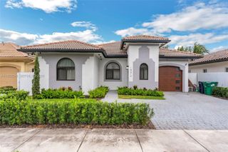 15619 SW 14th St, Miami, FL 33194