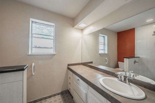 5216 Wentworth Street, Fort Worth, TX 76132