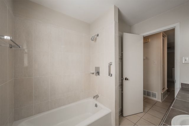 5216 Wentworth Street, Fort Worth, TX 76132