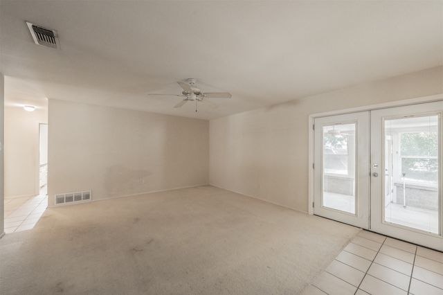 5216 Wentworth Street, Fort Worth, TX 76132