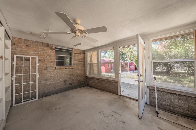 5216 Wentworth Street, Fort Worth, TX 76132