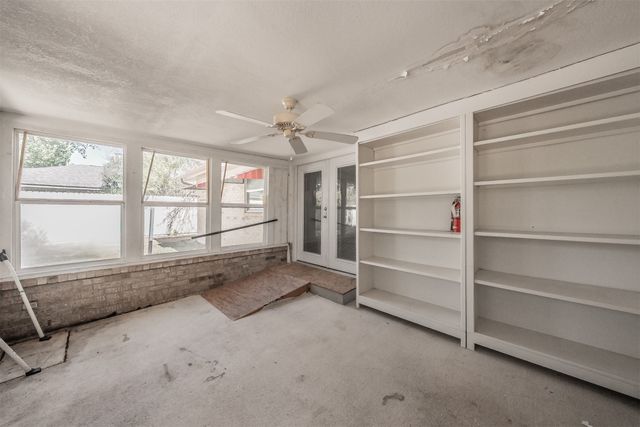 5216 Wentworth Street, Fort Worth, TX 76132