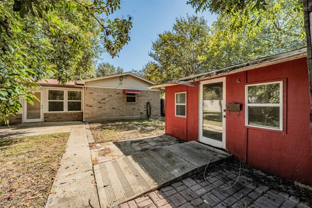 5216 Wentworth Street, Fort Worth, TX 76132
