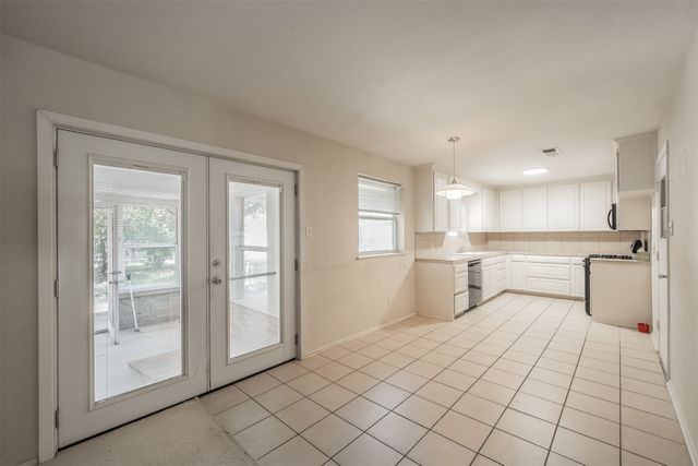 5216 Wentworth Street, Fort Worth, TX 76132