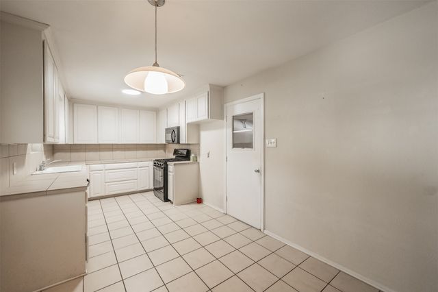 5216 Wentworth Street, Fort Worth, TX 76132