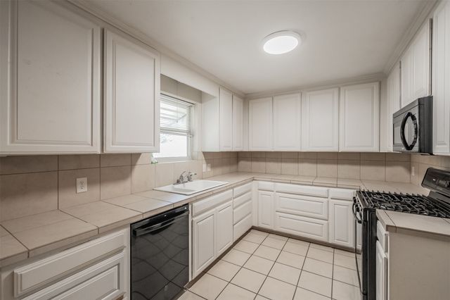 5216 Wentworth Street, Fort Worth, TX 76132