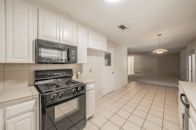 5216 Wentworth Street, Fort Worth, TX 76132