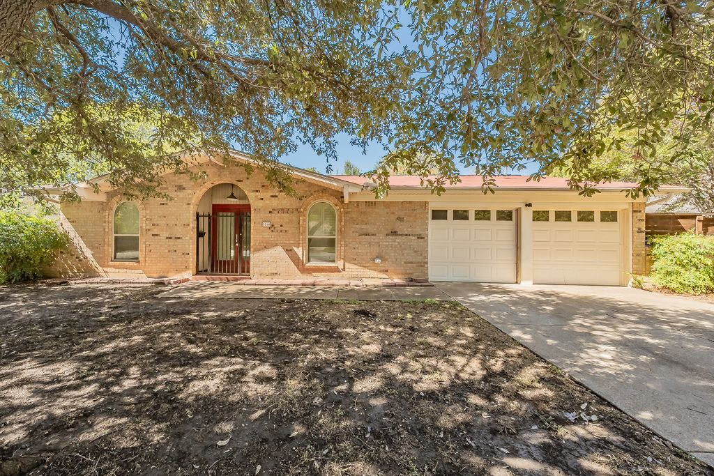 5216 Wentworth Street, Fort Worth, TX 76132