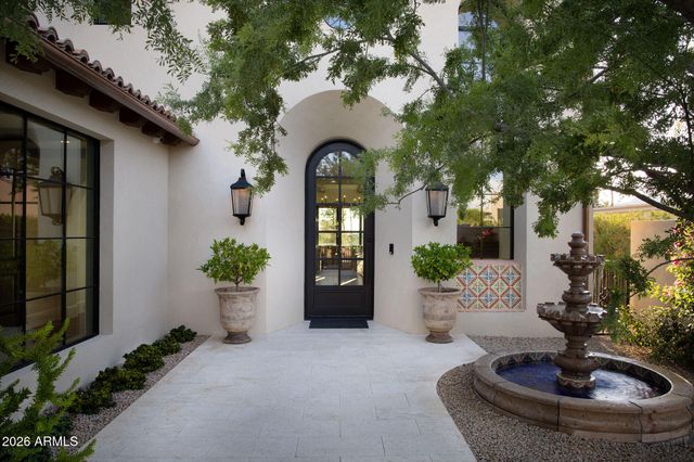 5830 N ECHO CANYON Lane, Phoenix, AZ 85018