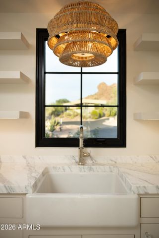 5830 N ECHO CANYON Lane, Phoenix, AZ 85018