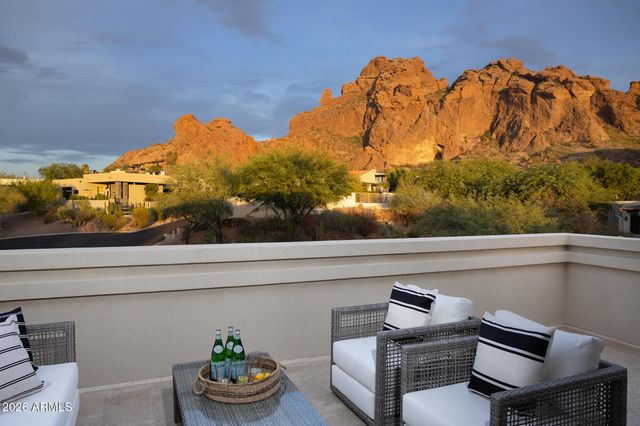 5830 N ECHO CANYON Lane, Phoenix, AZ 85018