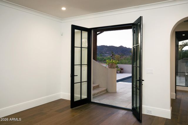 5830 N ECHO CANYON Lane, Phoenix, AZ 85018