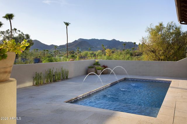 5830 N ECHO CANYON Lane, Phoenix, AZ 85018