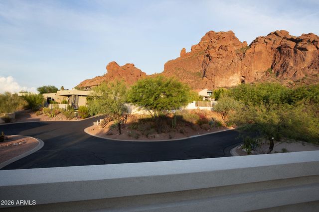 5830 N ECHO CANYON Lane, Phoenix, AZ 85018