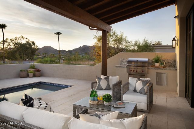 5830 N ECHO CANYON Lane, Phoenix, AZ 85018