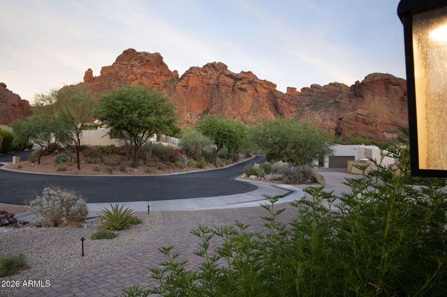 5830 N ECHO CANYON Lane, Phoenix, AZ 85018