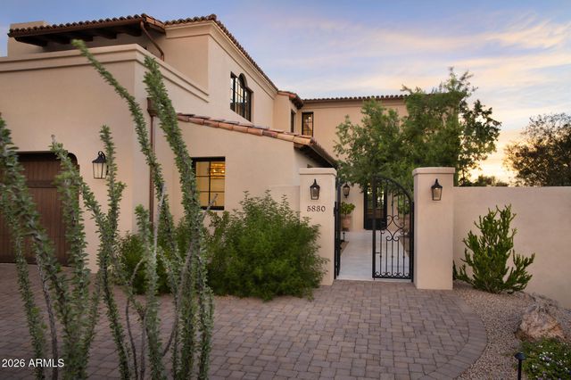 5830 N ECHO CANYON Lane, Phoenix, AZ 85018