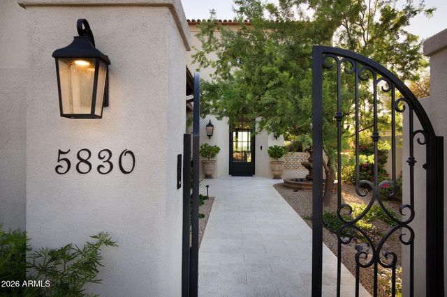 5830 N ECHO CANYON Lane, Phoenix, AZ 85018