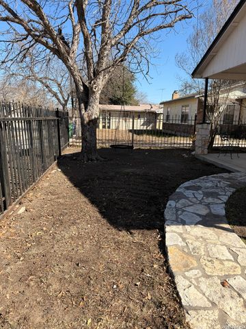 834 W Baetz, San Antonio, TX 78221