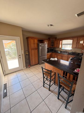 834 W Baetz, San Antonio, TX 78221