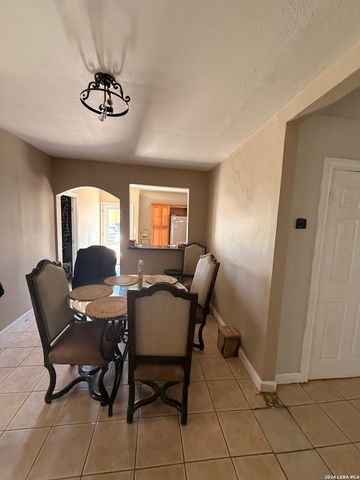 834 W Baetz, San Antonio, TX 78221