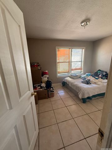 834 W Baetz, San Antonio, TX 78221