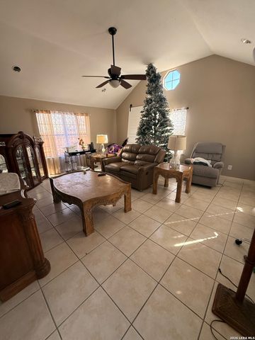 834 W Baetz, San Antonio, TX 78221